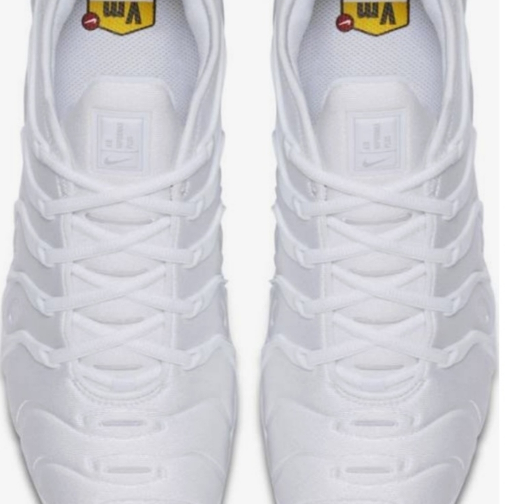 AIR VAPORMAX PLUS"Triple White - Picture 7 of 9